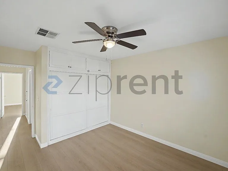 10916 Noble Ave — Photo 14