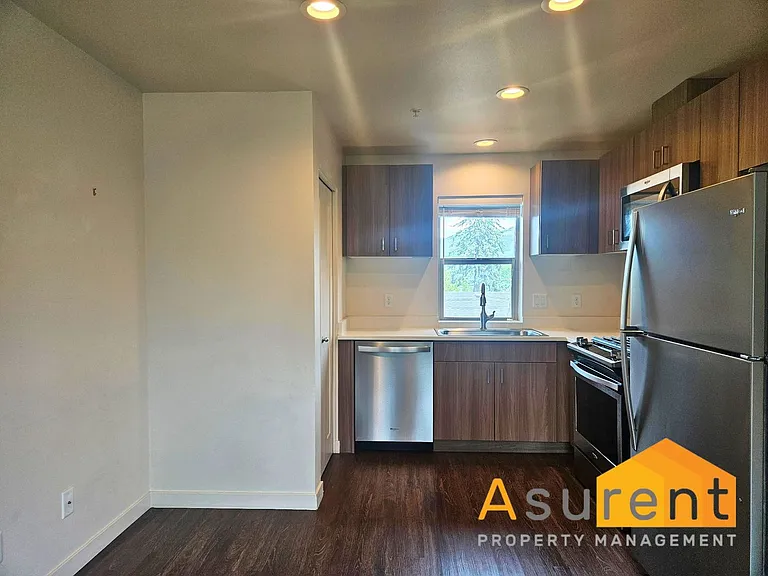 73 S Mountain Ave — Photo 4