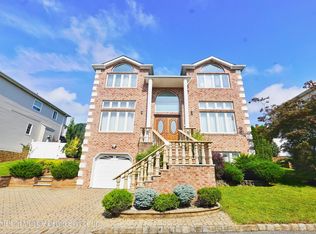 27 Sabrina Ln, Staten Island, NY 10304