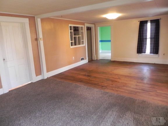 5th image of 402 Court Ave