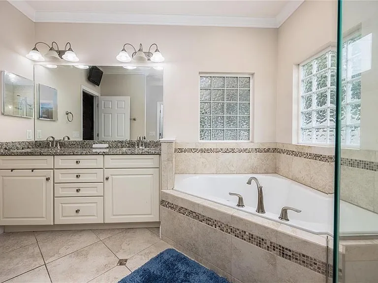 5504 NW 34th St — Photo 26