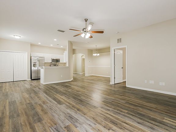 4th image of 13417 Silvercreek Dr