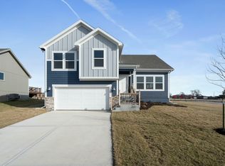 3549 SE Corbin Dr, Lees Summit, MO 64082
