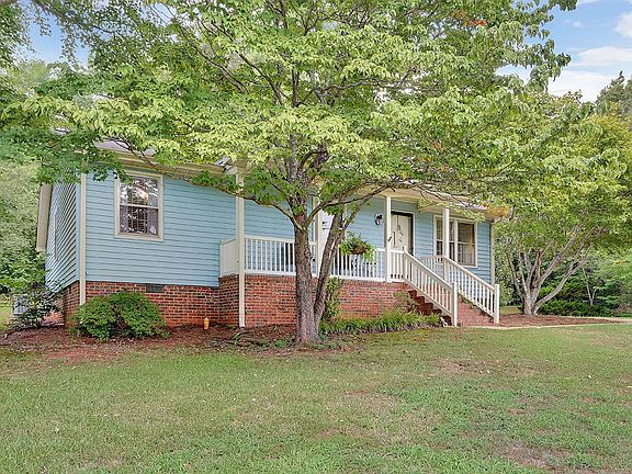 4th image of 310 Willow Branch Dr