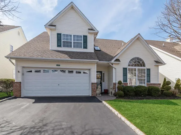 147 Constantine Way, Mount Sinai, NY 11766