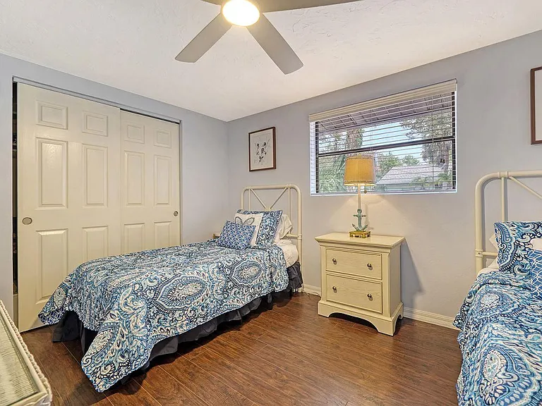 6061 Border Ln — Photo 31