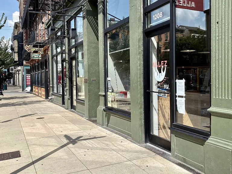 1208 Main St — Photo 14