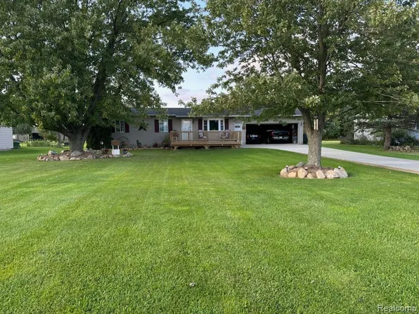 9649 Henderson Rd, Corunna, MI 48817