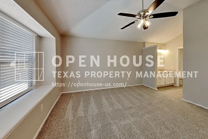 216 Caprock Dr — Photo 8