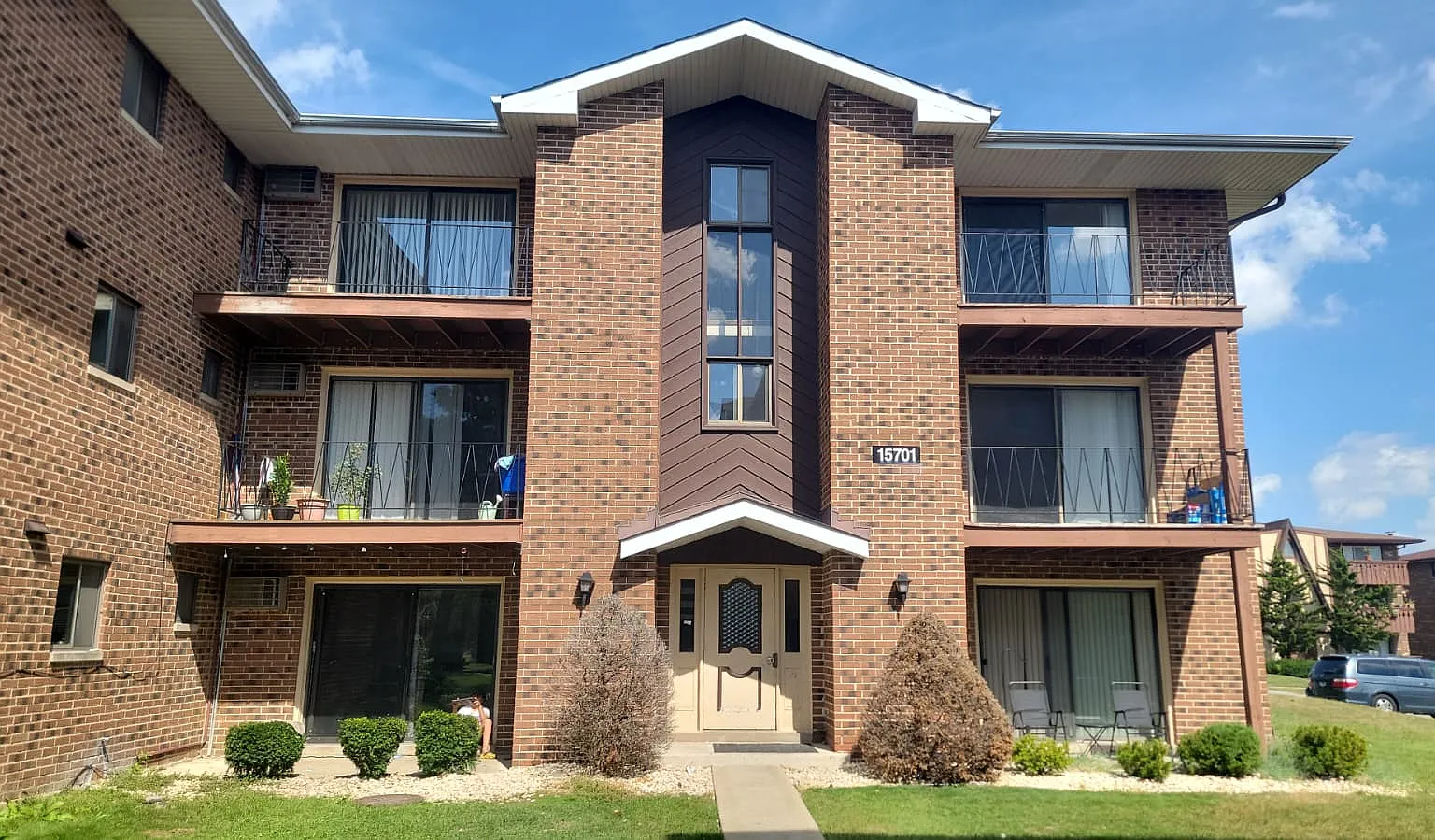 2 bed, 950 sqft, $1,700 — Photo 2