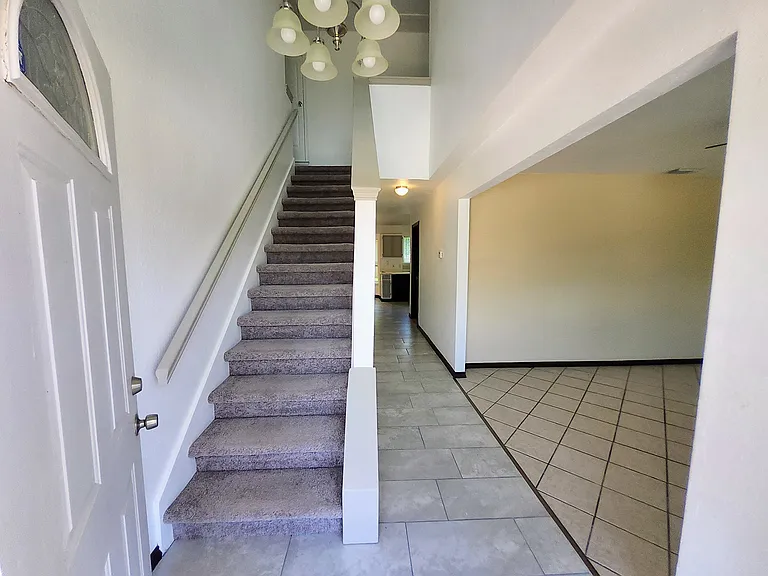 4672 Heatherbrook Ln — Photo 2