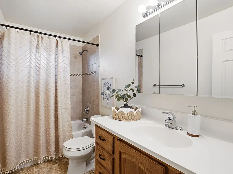 3010 N Willow Rd — Photo 5