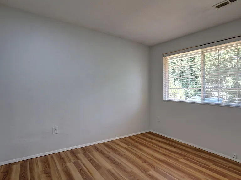 10028 NE 139th St — Photo 20