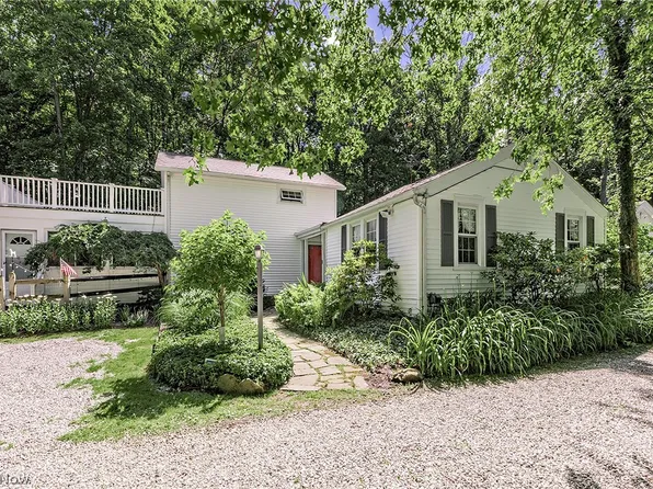 15879 Hemlock Rd, Chagrin Falls, OH 44022