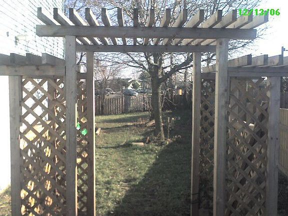 Ceder Italian Style Arbor