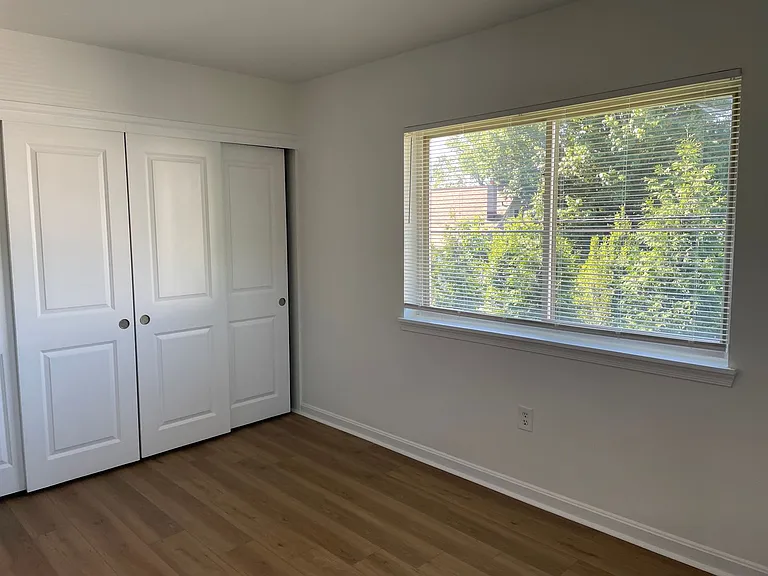 Brooke Court Apartments — Photo 14