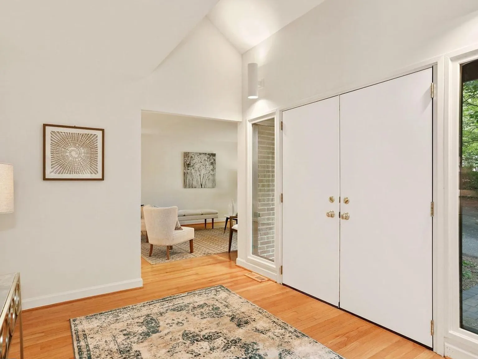 3327 Mantua Dr — Photo 3
