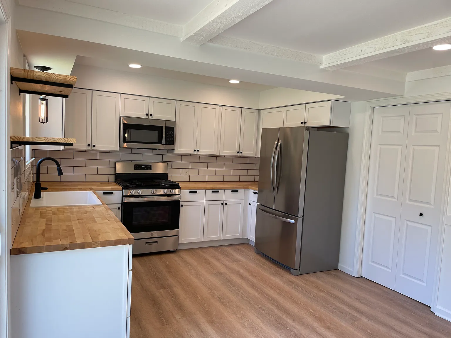 2 bed, 1.5 bath, 1600 sqft, $1,900 — Photo 2