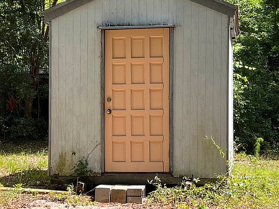 4th image of 180 Dogwood Ln