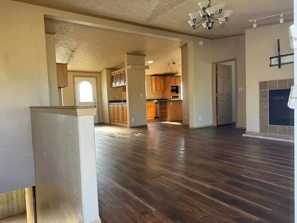 3 bed, 2.5 bath, 3480 sqft, $1,895 — Photo 3