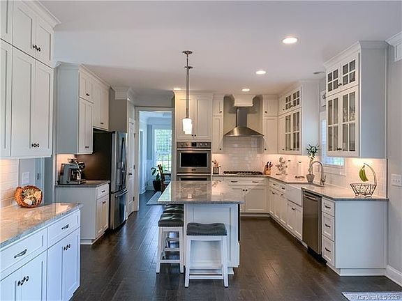 3rd image of 1008 Twin Pines Dr