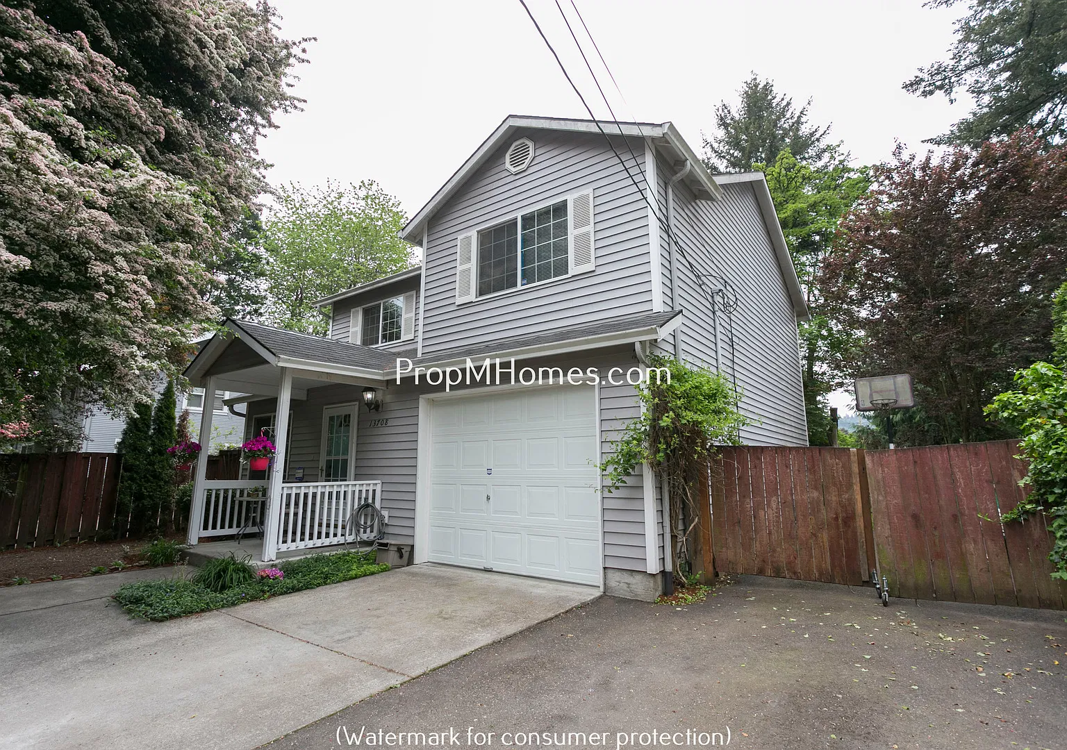 Beautiful Four Bedroom Home In Portland's Pleasant Valley! Near Powell Butte Park! — Photo 1