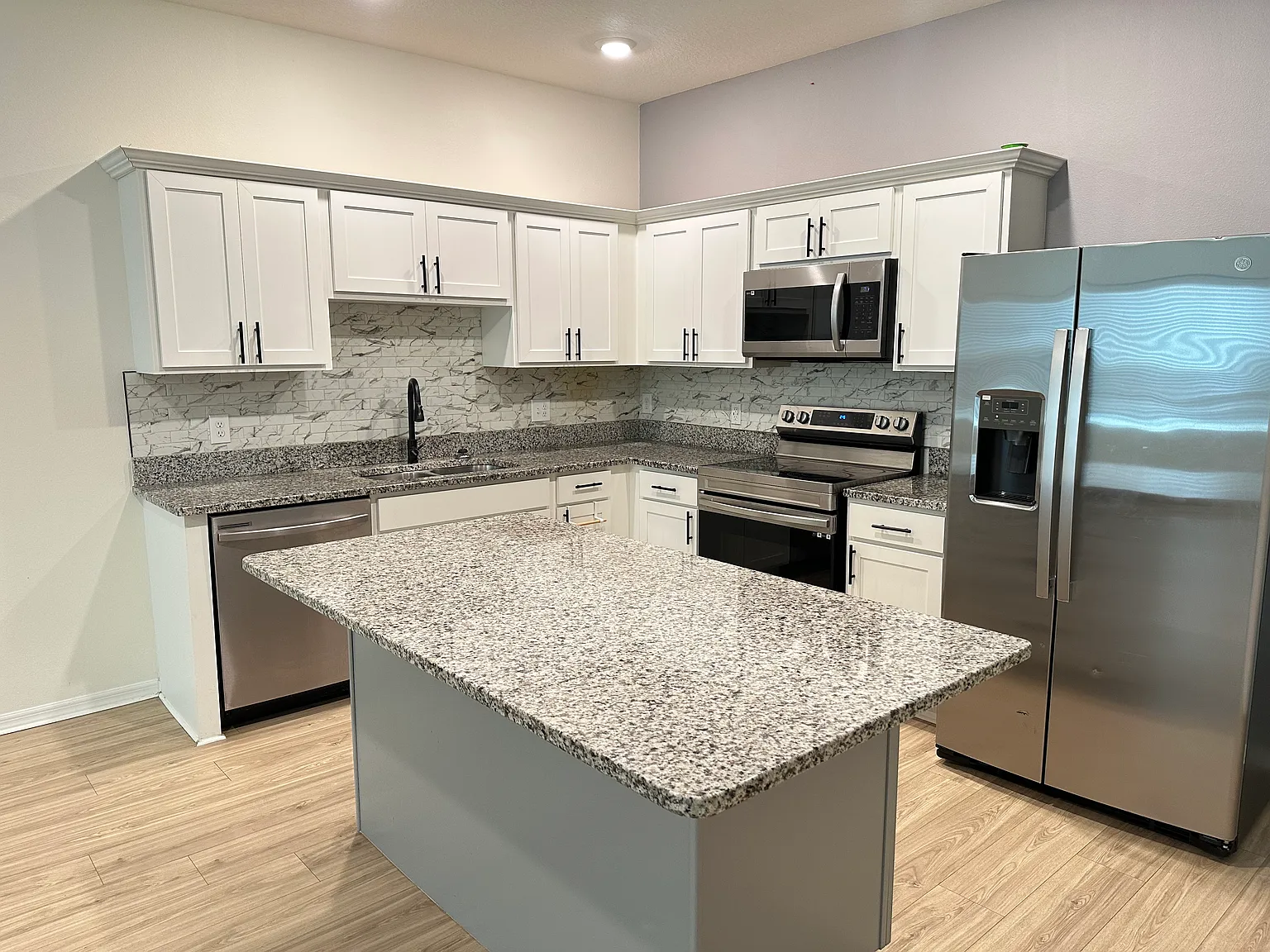 3 bed, 2.5 bath, 1570 sqft, $2,300 — Photo 3