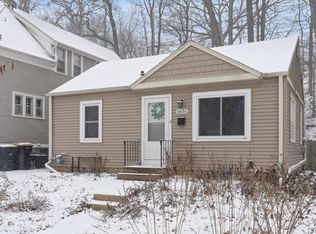 6651 Hillside Ln, Wauwatosa, WI 53213