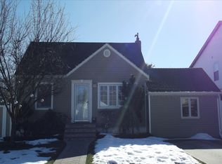 404 Pleasantview Ct, Copiague, NY 11726