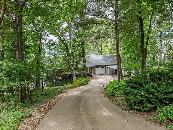 5th image of 69 Kensington Dr