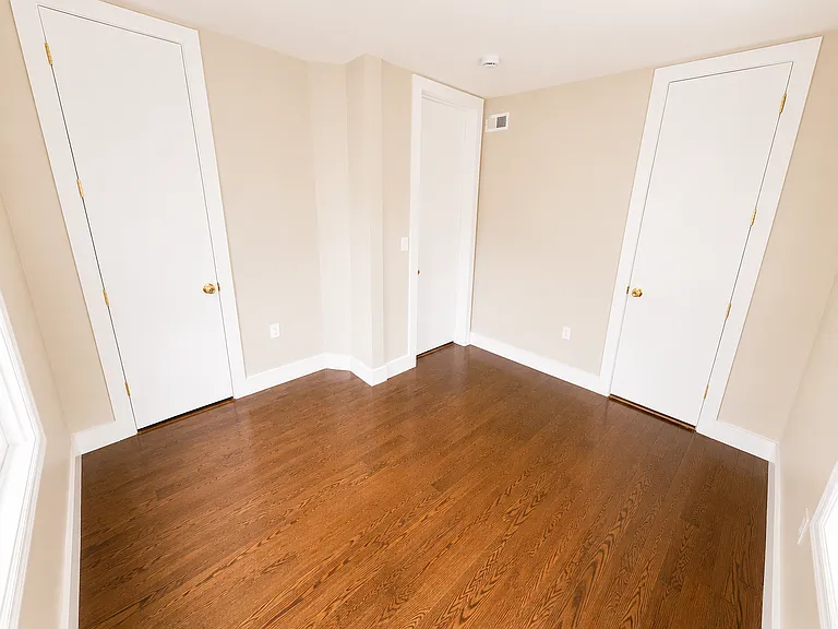 160 Alexander St #2 — Photo 5