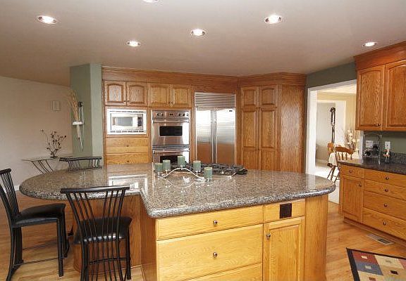 Kitchen with Viking/Sub Zero Appliances