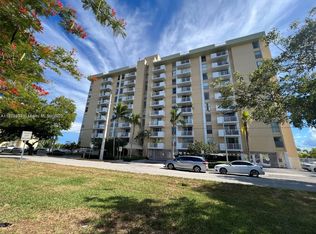 2000 NE 135th St APT 905, Miami, FL 33181