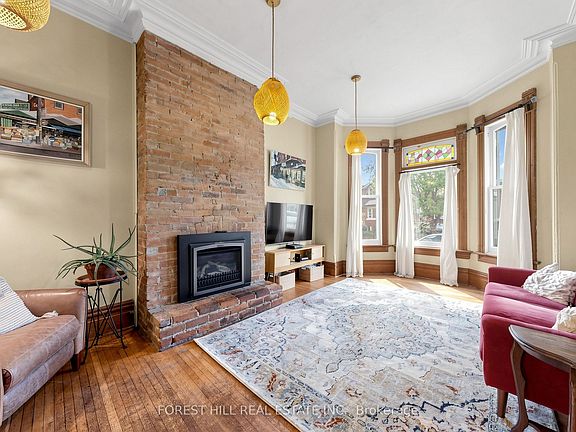 4th image of 58 Nassau St