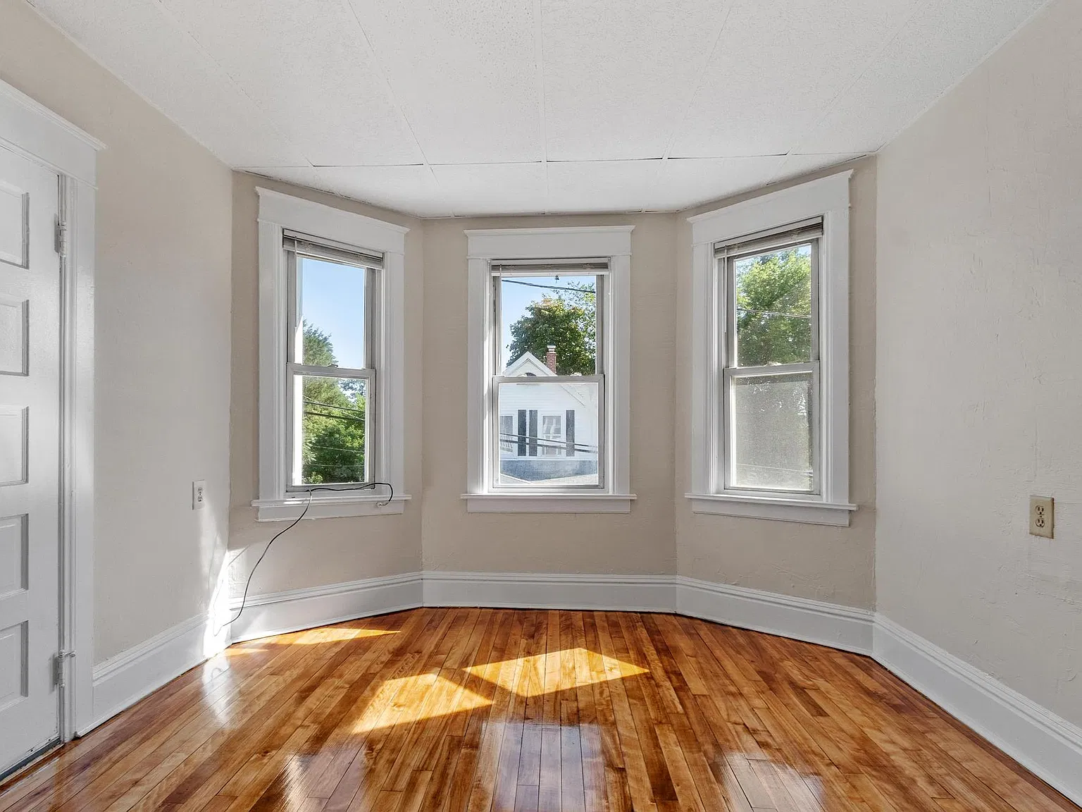 2 bed, 900 sqft, $1,600 — Photo 2
