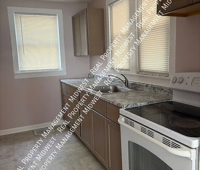 2504 Forest Home Ave — Photo 8
