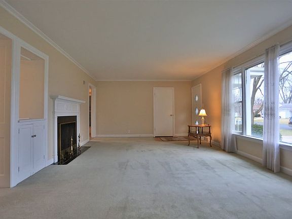 4th image of 305 W Northland Ave