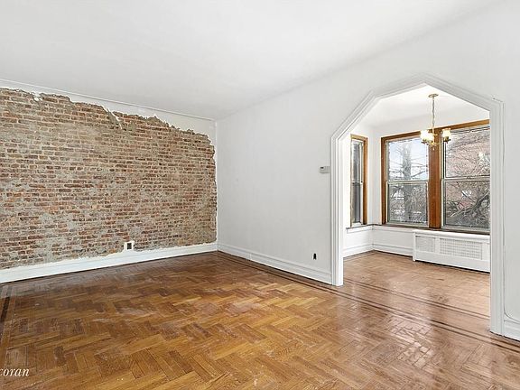 3rd image of 253 Montgomery St