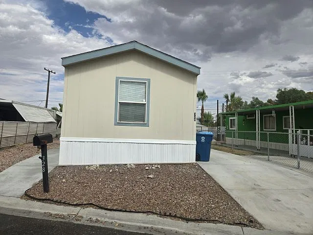 2 bed, 1056 sqft, $1,700 — Photo 1