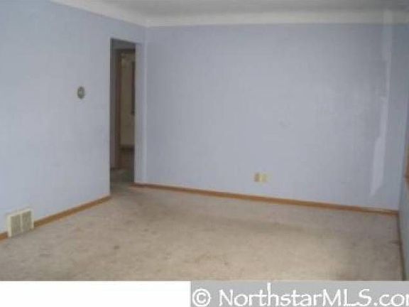 3rd image of 1566 Idaho Ave E