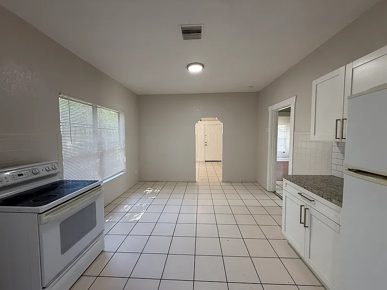 2904 W Cherry St — Photo 4