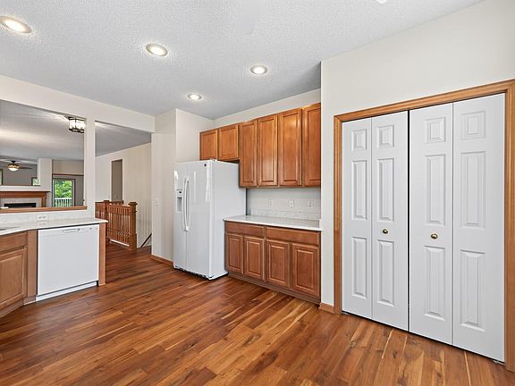 4th image of 10986 Thone Rd