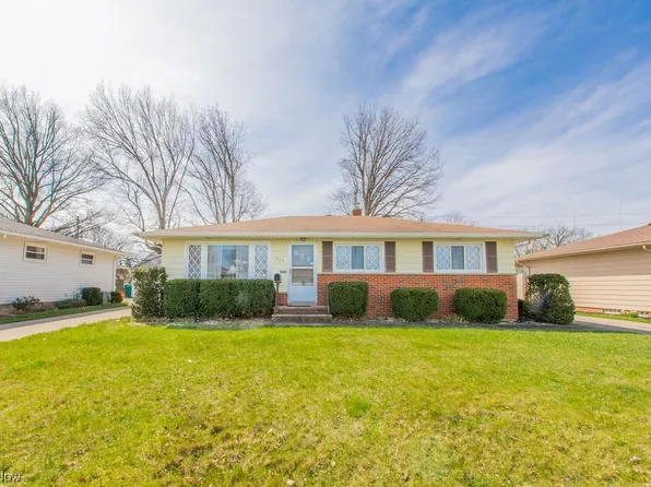 686 E Meadowlawn Blvd, Seven Hills, OH 44131