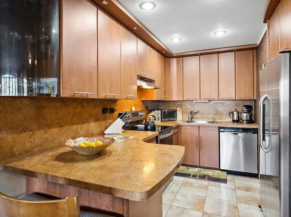 10-10 166th St #3C, Queens, NY 11357