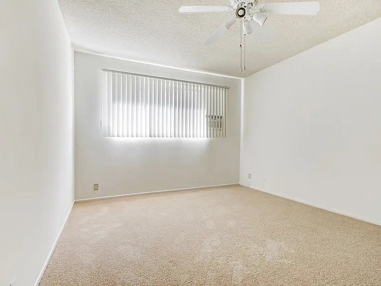 5292 Newcastle Ave — Photo 19