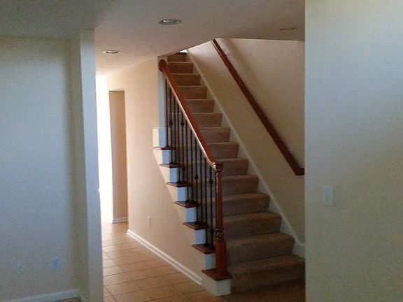 3rd image of 492 Radcliff Dr