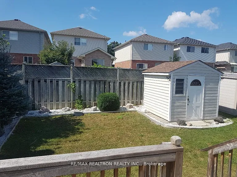 36 Julia Cres — Photo 10