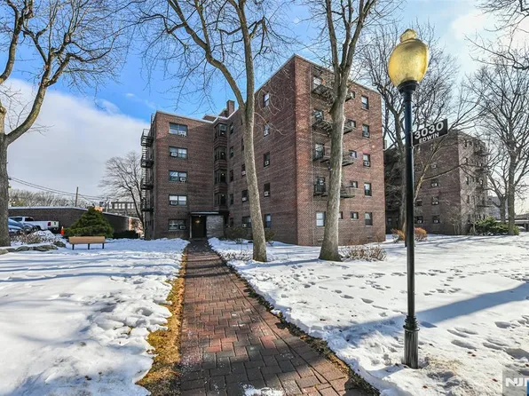 3020-3030 Edwin Ave #5-H, Fort Lee, NJ 07024