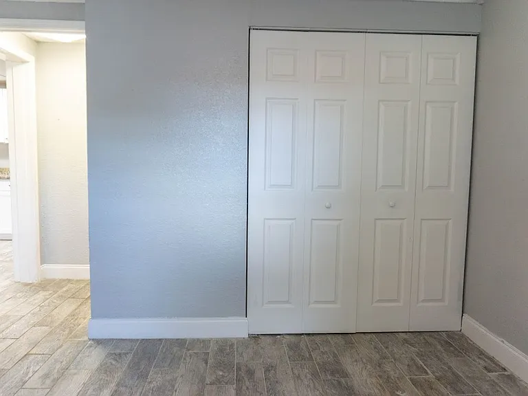 Strawberry Place Apartments — Photo 7