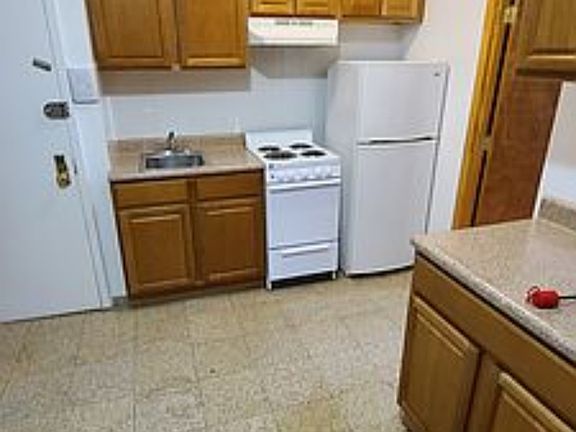 5th image of 421 E 73rd St APT 4C